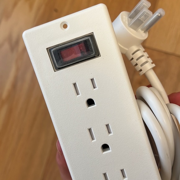 Power Strip Waterproof with 4 Outlets 2 USB Surge Protector 6ft Cable Flat Plug - Picture 4 of 7